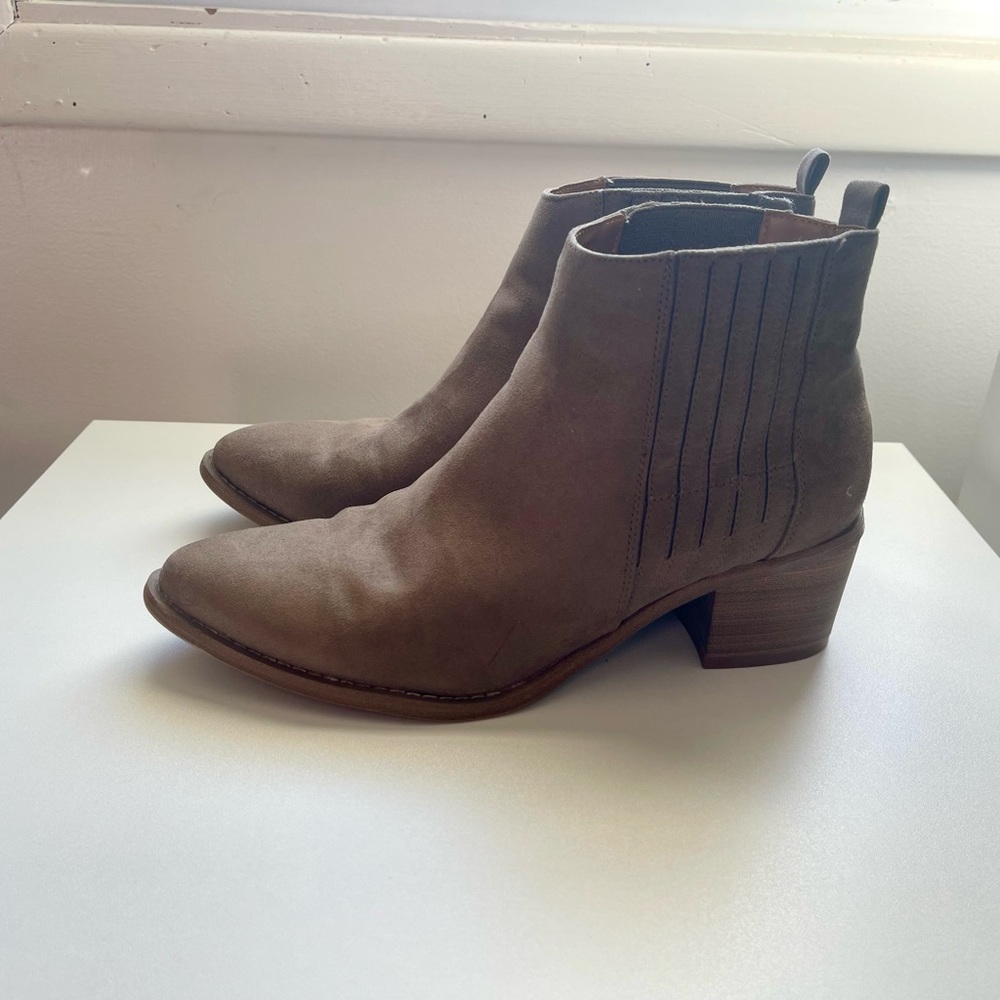 *3 for $8!!* Universal Thread Boots